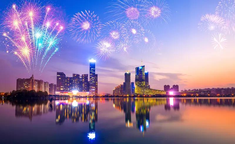 合肥的跨年夜太让人期待啦！今年跨年夜，合肥地铁全线通宵运营，超贴心。12月31日