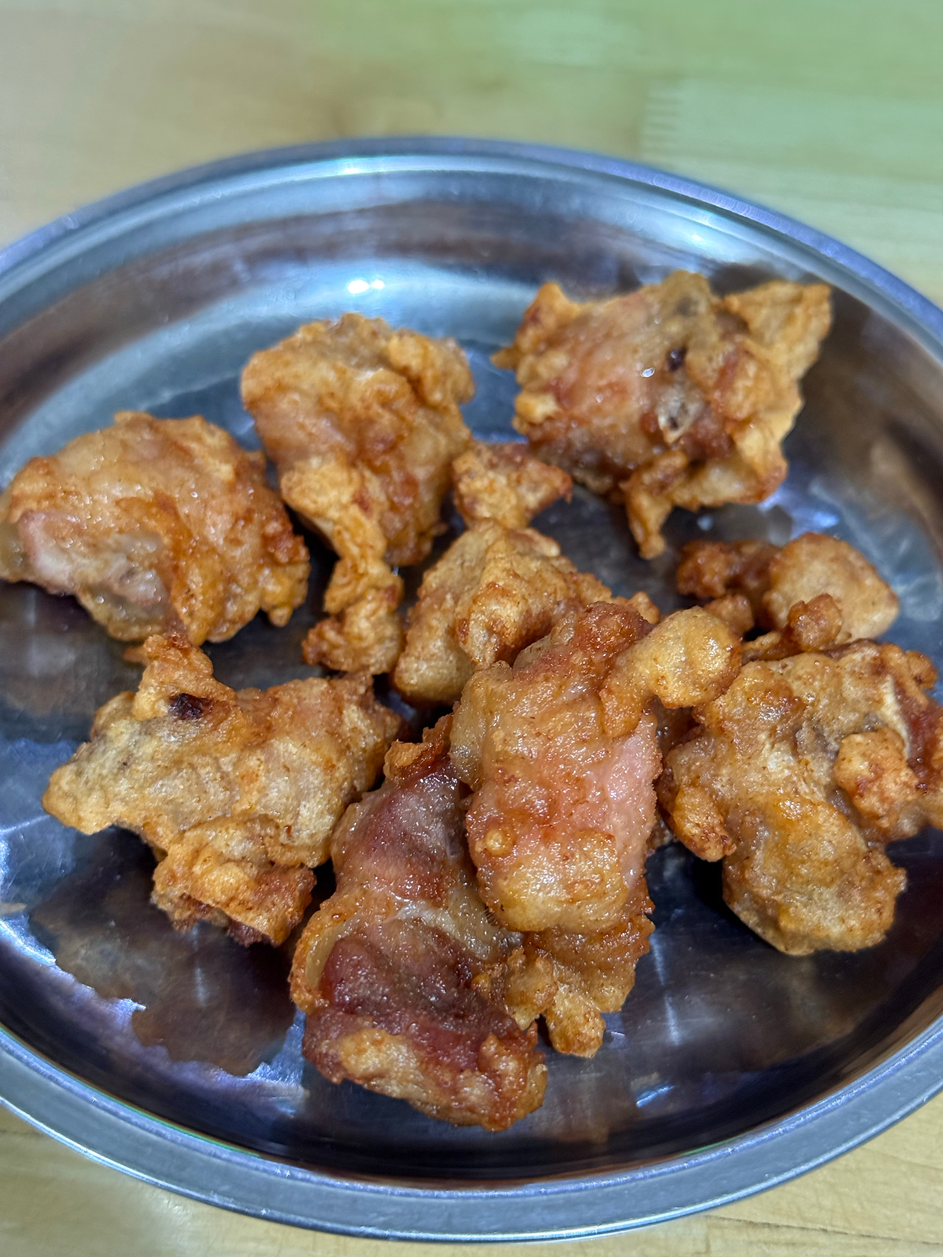 你们晚上吃什么？厦门这家小吃店，虽然看着很破但是味道不错。猪肝面线是闽南人喜欢的