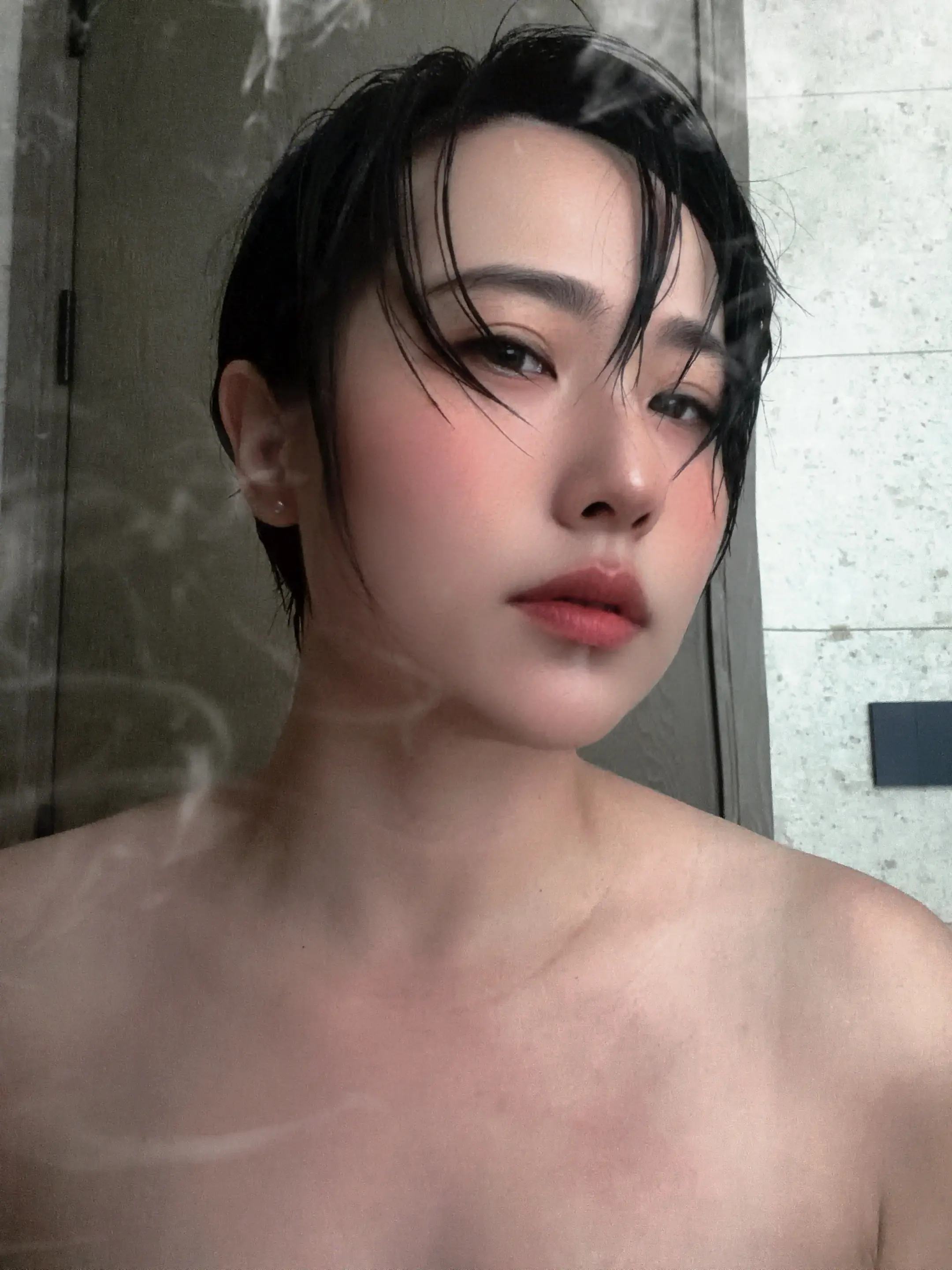 没抽烟 是特效😘。