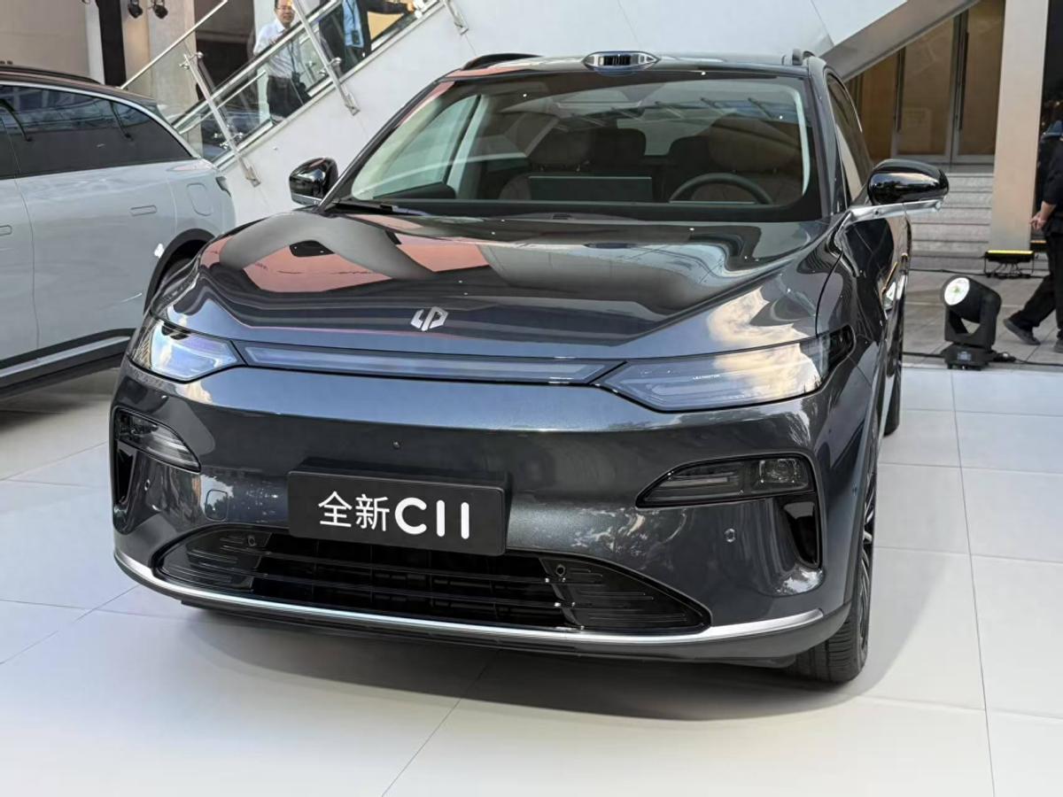 原来，零跑C11和新款海狮06EV的工程师压根就不在一个频道上！
 
零跑C11