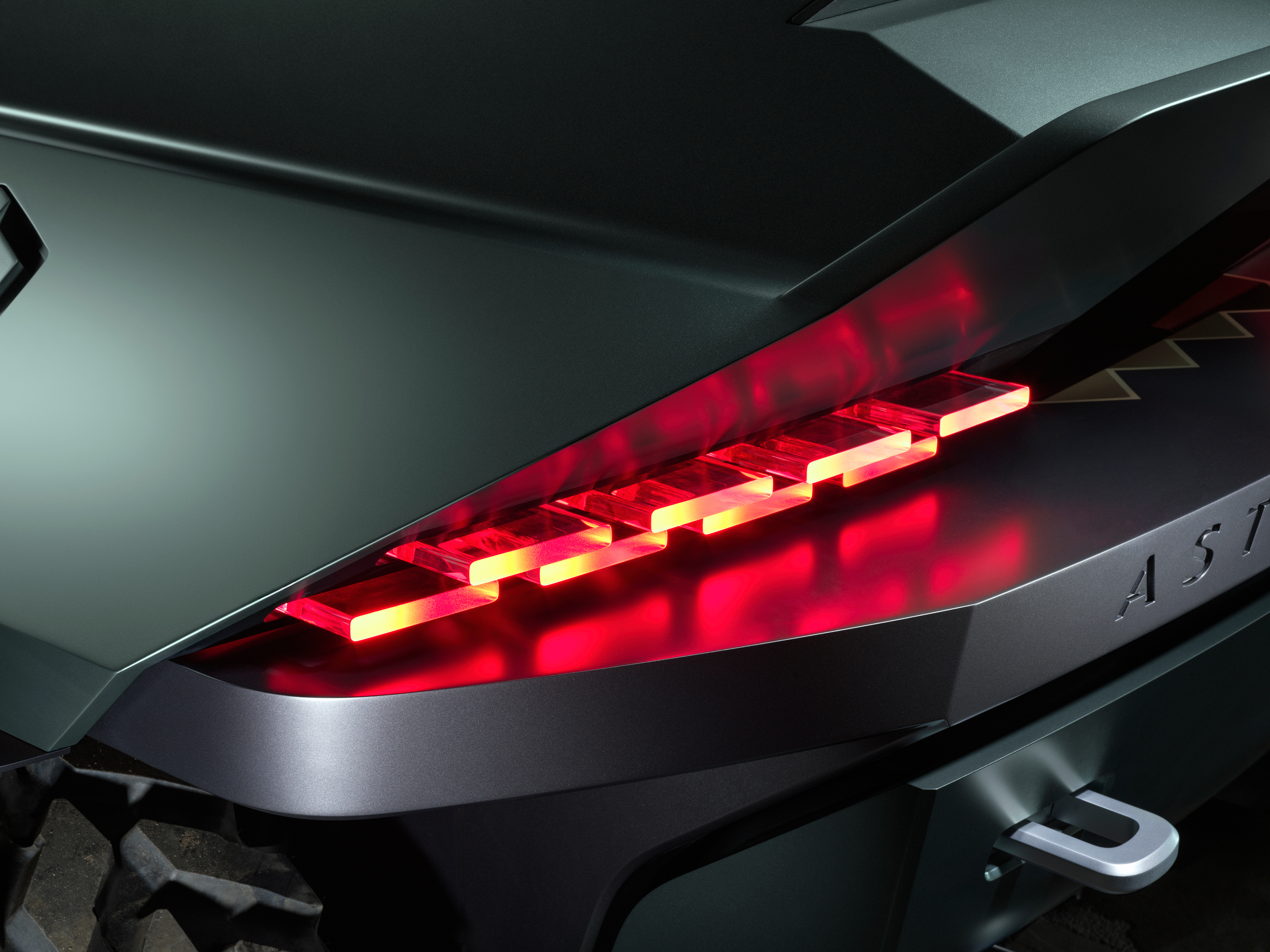 Aston Martin Dreadnought阿斯顿马丁astonmartin