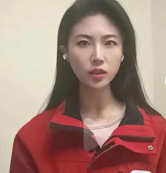 云南日报再出人镜头！

这次表达支持缉毒警察，但这次不是只打模糊处理，而是真人出