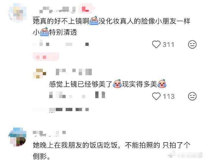 青岛偶遇关晓彤路人视角关晓彤青岛逛街！素颜原生态美貌，脸部线条精致小巧，幼感满满