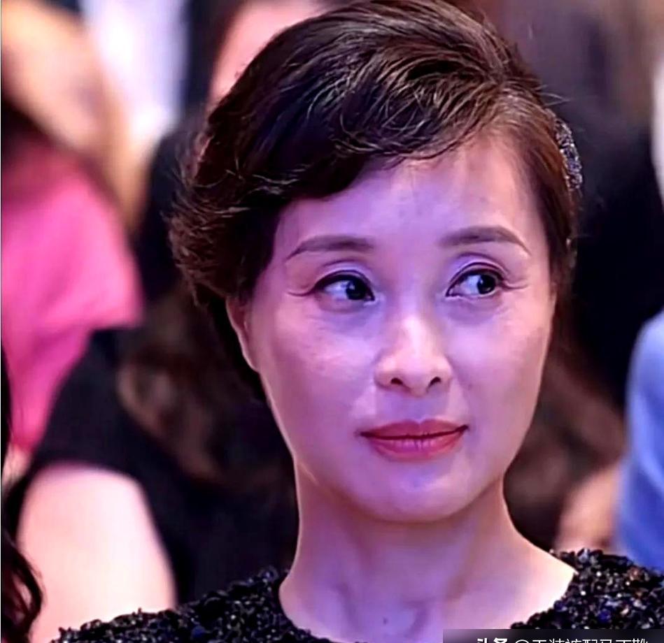 20年前，吴越将剧本递给一无所有的陈建斌，却等来了他搬空行李的一封分手信。
那年