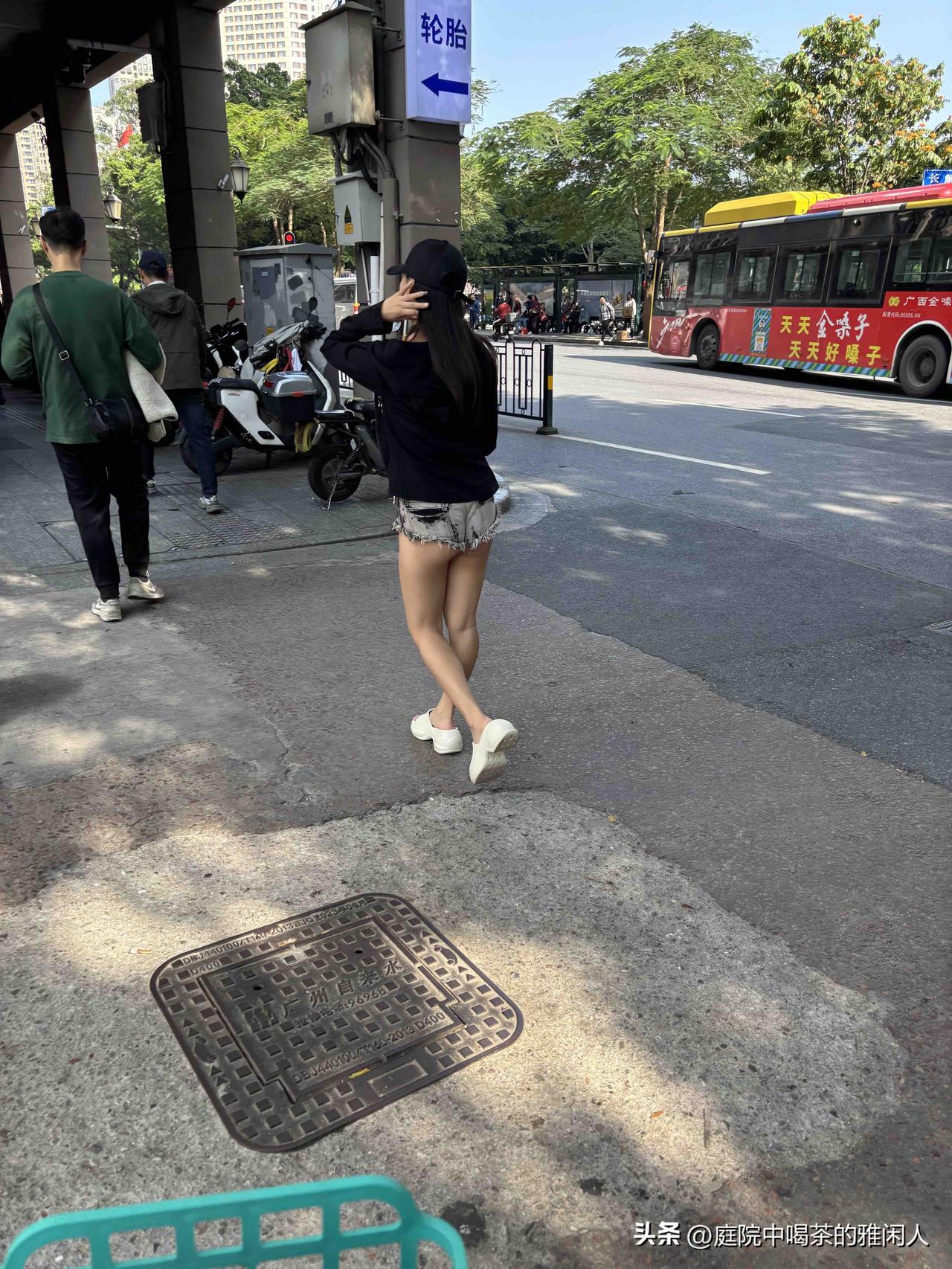 原谅我这老阿姨的审美，朋友们觉得这小短裤好看吗？