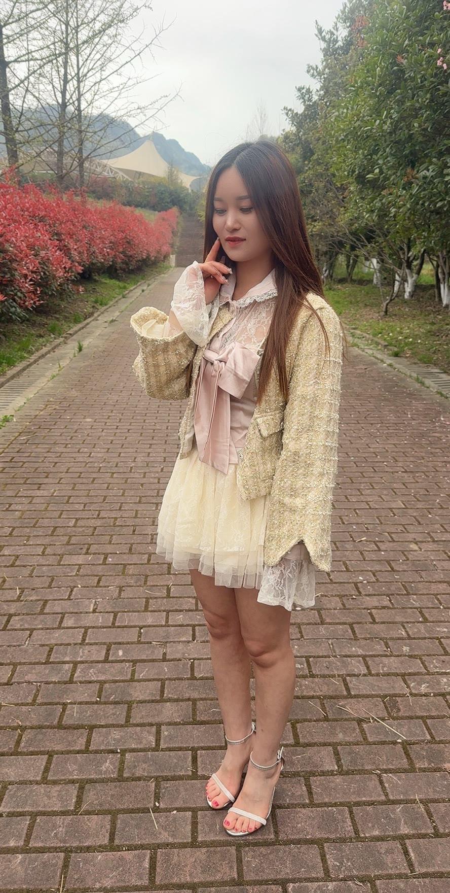 女人如何穿高跟鞋显得很洋气