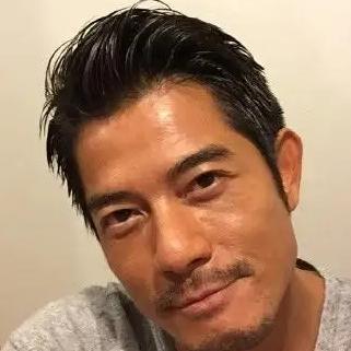 郭富城这事儿算给男人们提了个醒：生一个、两个甚至三个都行，但别带着目的生。
 