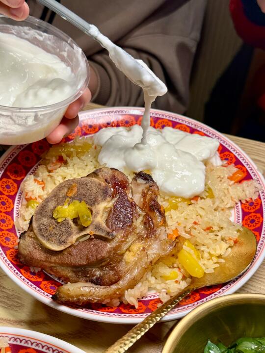 真诚发问，吃抓饭真的有人喜欢拌酸奶吗。。❓