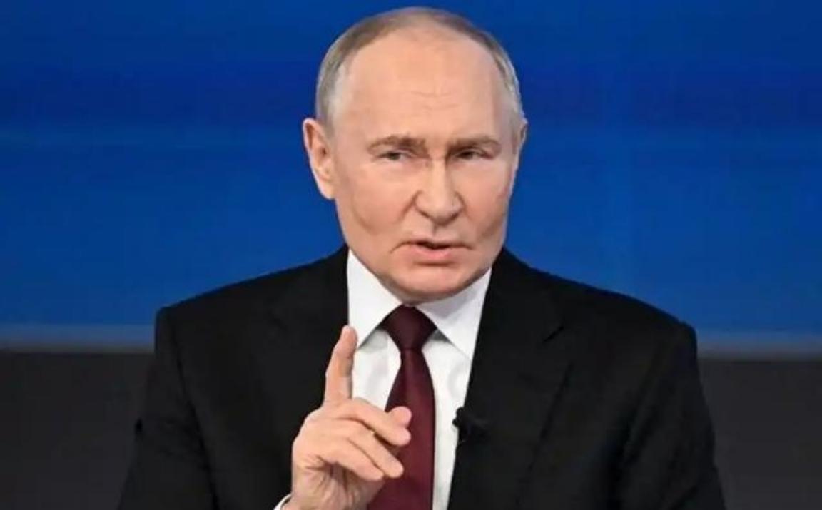 美国记者提问普京，如果中国要解放台湾，俄罗斯会不会掺和一把？普京干脆利落的几个字