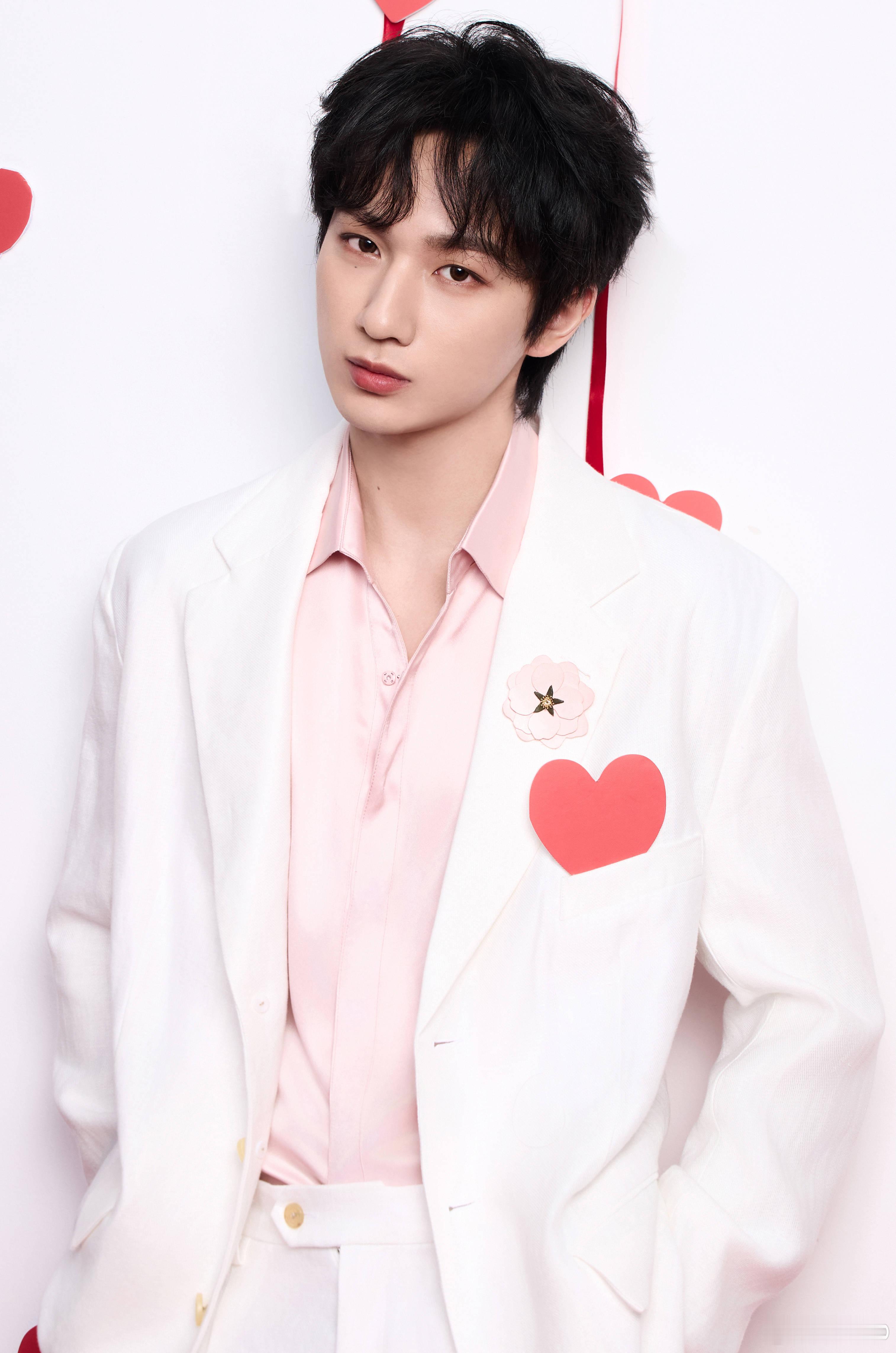 李宏毅[超话]  [萌虎贴贴][萌虎贴贴] 2026暑期最热男性角色      