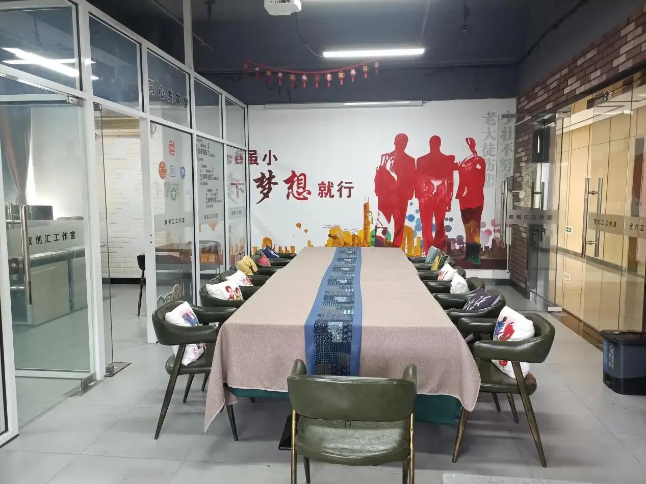 500元在杭州能做什么？不是地铁月卡，不是几十杯咖啡，而是一张让创业者直接调用A