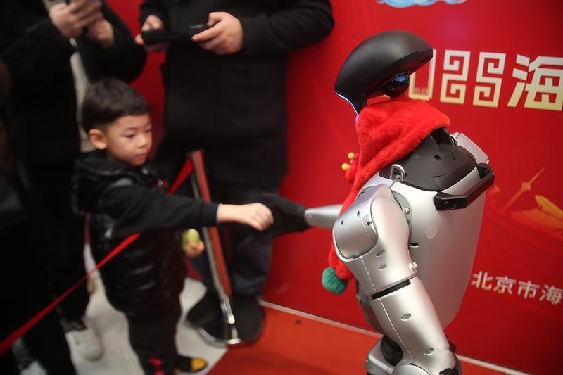 海淀新春科技庙会对推动科技发展作用巨大。它就像科技界的“大派对”，在五棵松万达广