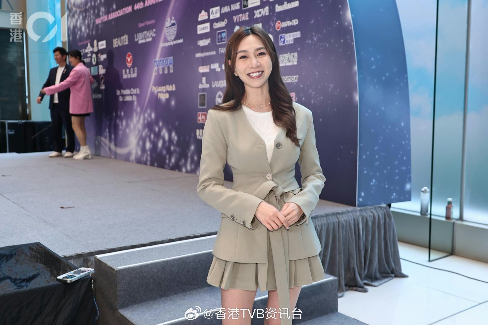 香港01：港姐冠军黄嘉雯荣升马主忽然富贵？称不算贵：一起夹份玩吓港姐冠军黄嘉雯今