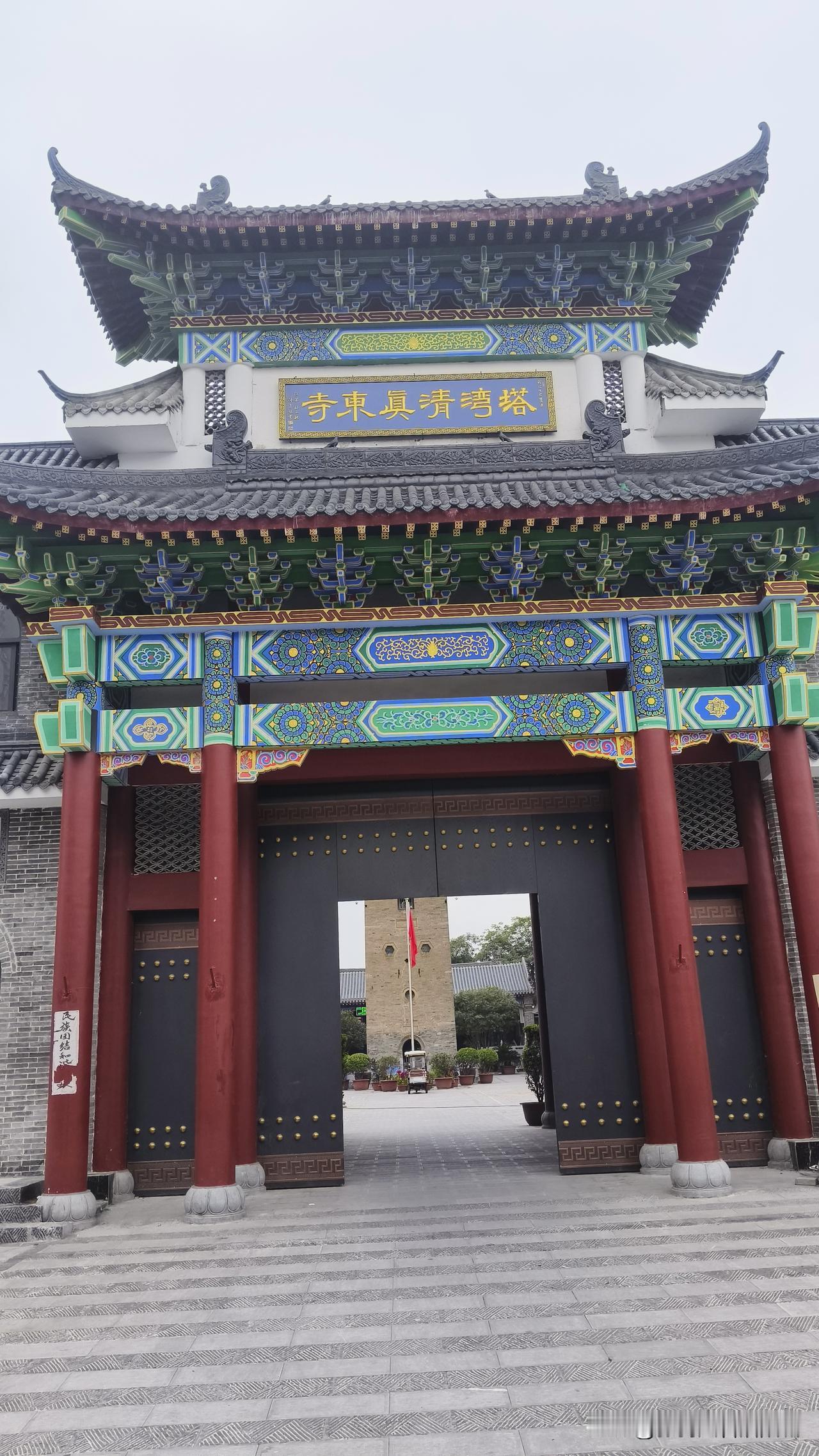 看看位于瀍河回族区的省级文保——塔东清真寺。在现保存的清光绪年间“拜殿”和民国年