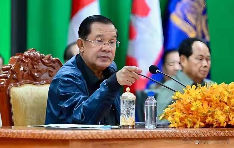 当众揽责道歉实为布局！洪森出面扛下边境冲突罪责，全力为子稳固执政根基
 
柬泰边