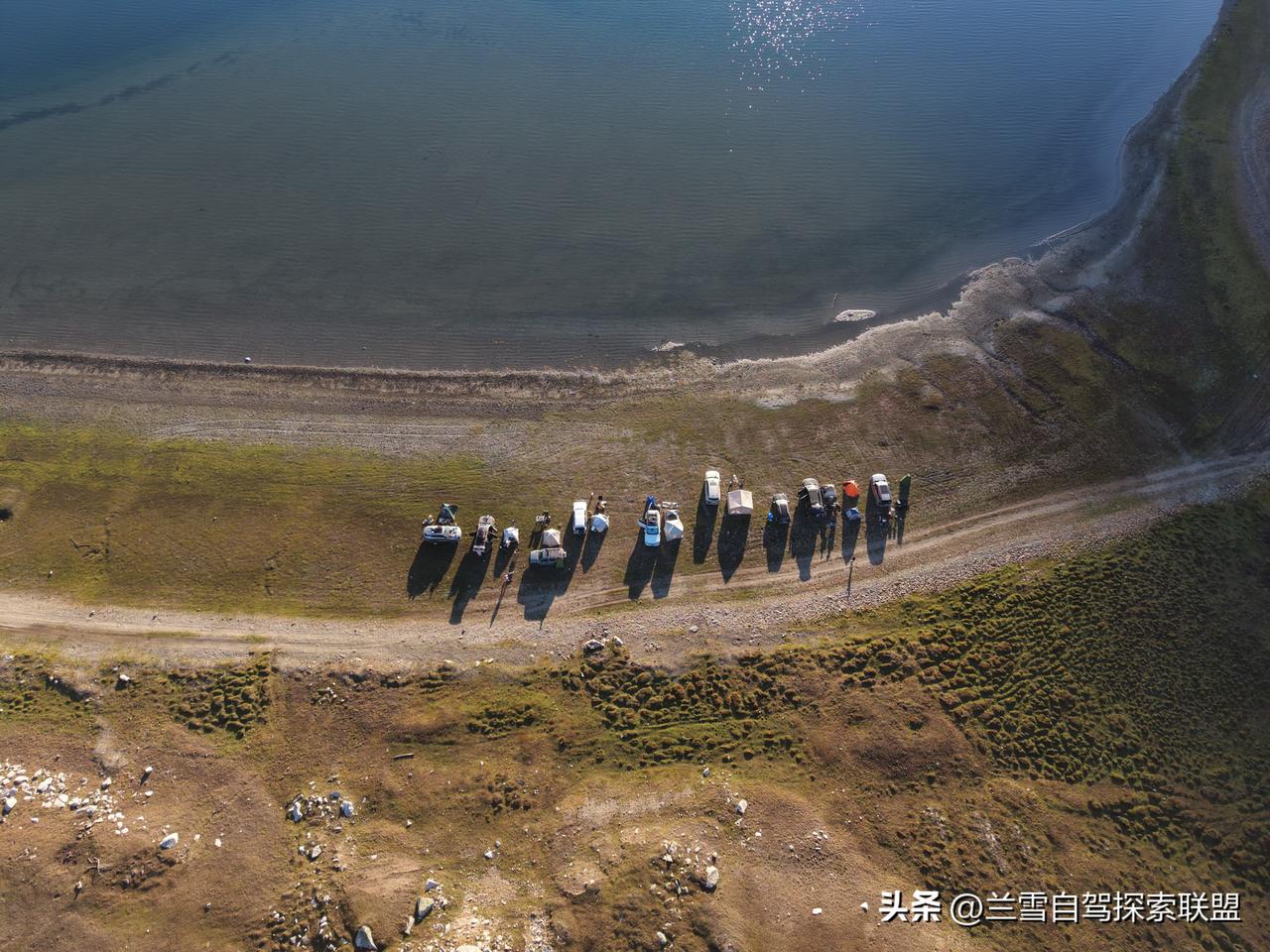 “兰雪自驾团”“阿勒泰7日暑假畅游”的第二天，昨晚露营在布鲁克边境湖边，这里是深