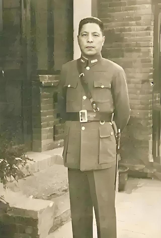 他是蒋介石“五虎上将”里最腐败的一个，贪赌嫖样样精通，1949年逃台后成了巨富，