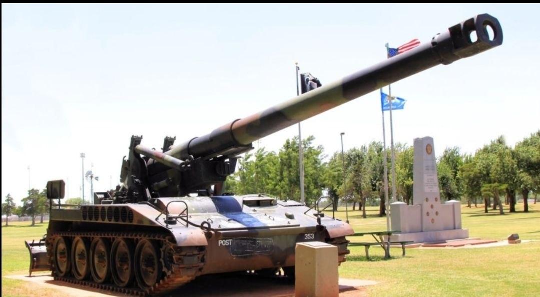 乌军第52独立炮兵旅正式列装美制M110A2型203毫米自行榴弹炮，这批重炮由希