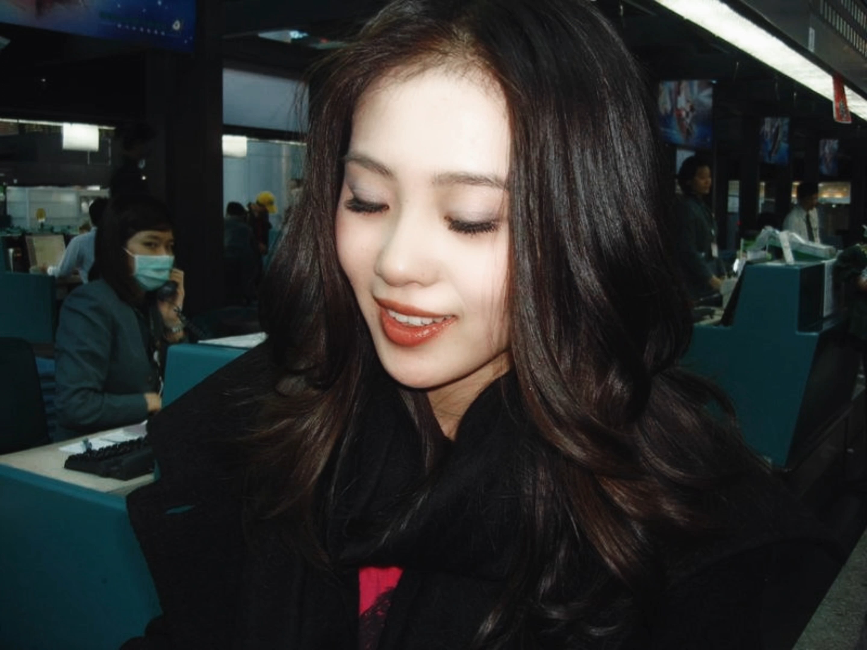 美到一定程度就自带氛围感 