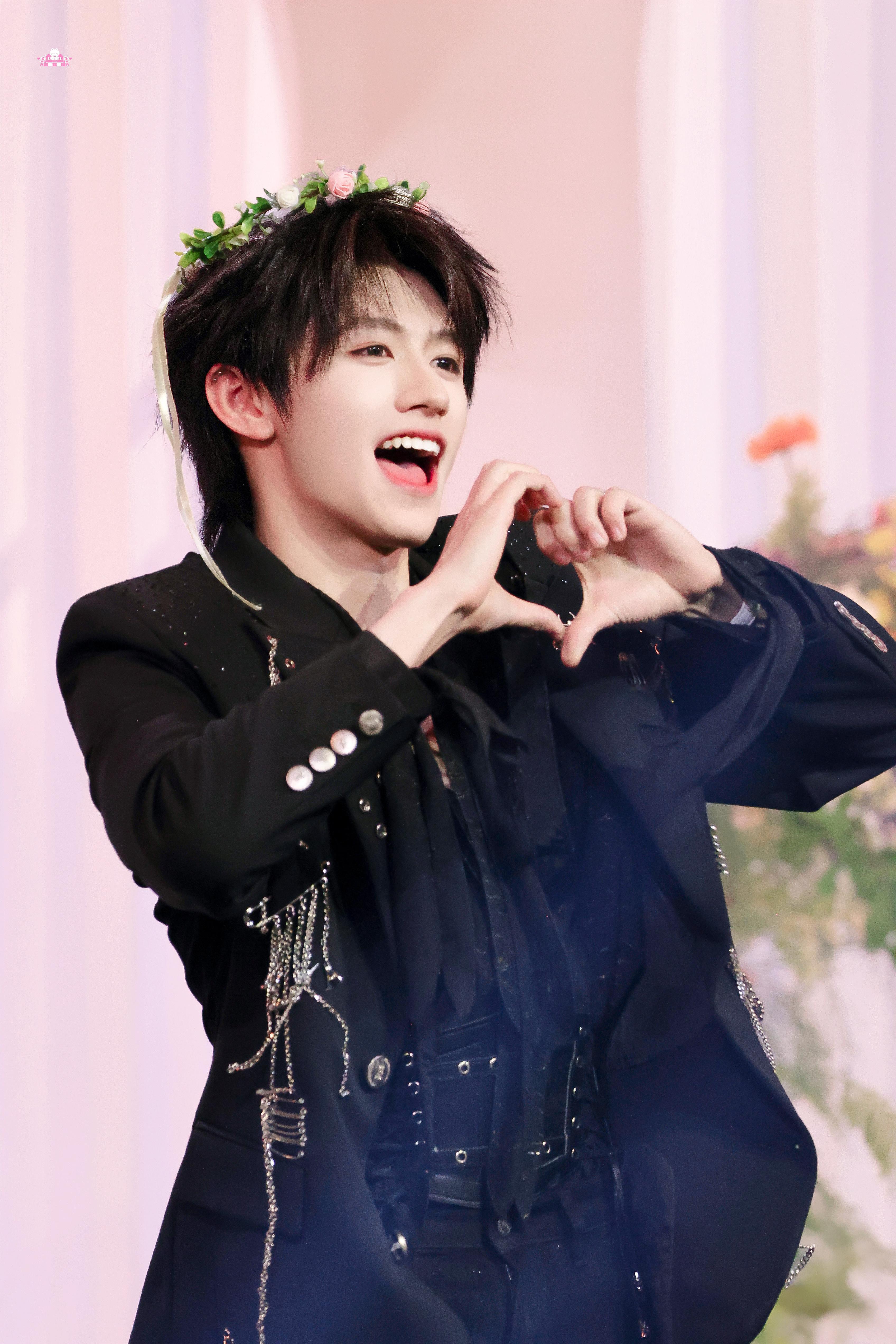 朱志鑫生日会生图朱志鑫生日会图也太太太帅了！又甜又帅的小猫一枚你们嘴可真严啊，怎