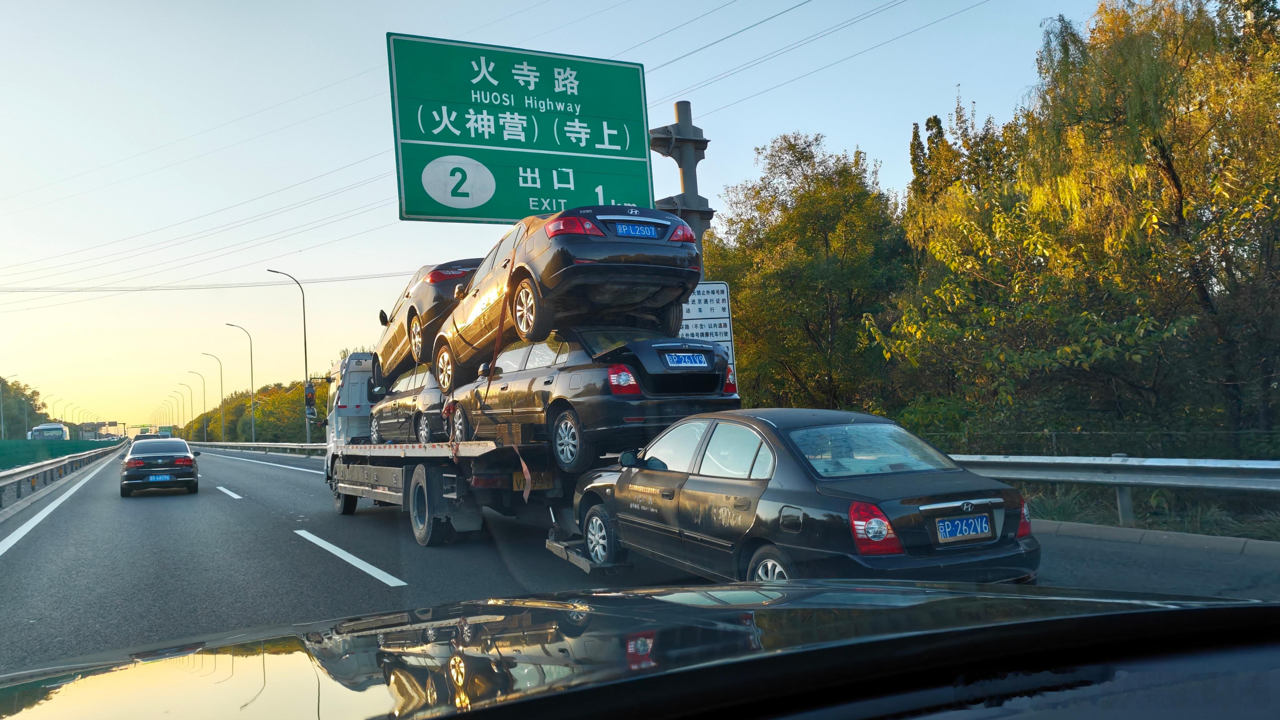 伊兰特叠罗汉！这应该是哪个政府机关换新能源了。 ​​​
