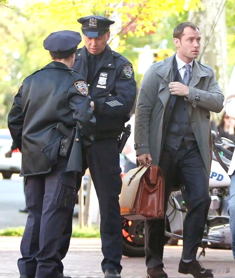 以色列这个情报机构是真厉害
总是能够精准锁定目标人物
目前大概率是美国特工辅助以