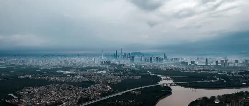 五月的广东，雨水简直成了主角。好几年没感受过这么频繁的降雨，今年的五月这雨真的就