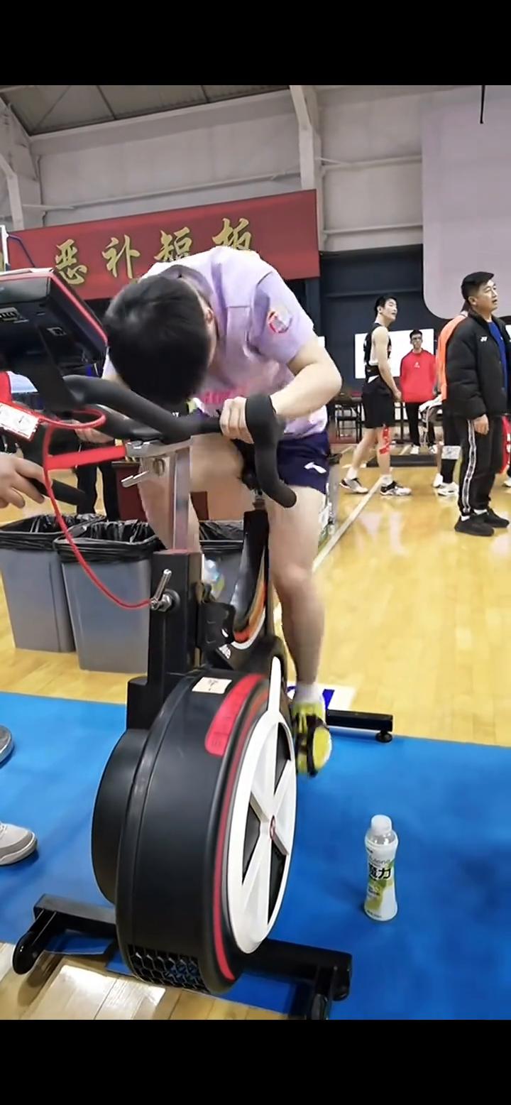 三二一走起来，加油，十五秒，加油，再冲一下，整几次，一次。