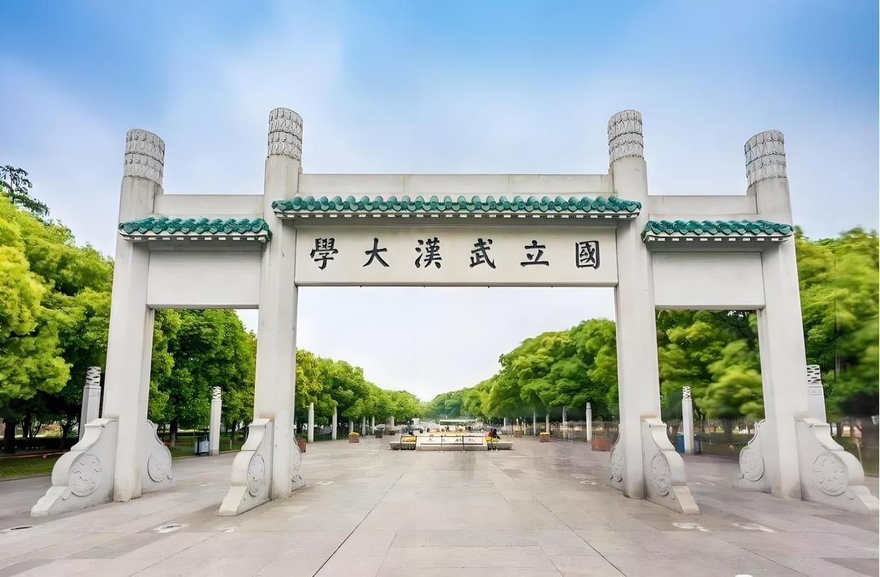 毫无疑问——能考上武汉大学，绝对算学霸。 

武汉大学是985、211、"双一流