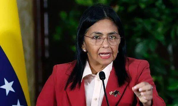 委内瑞拉这次可真是闹大了，全国上下都被逼急了眼。

你敢信吗，他们的代总统居然亲