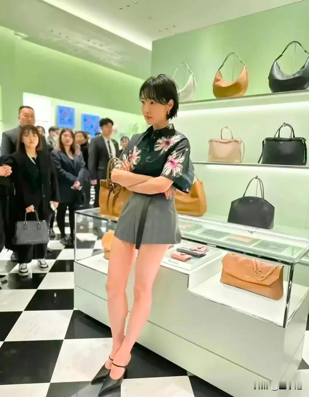 “弹指神通”白百何，最近状态，重新定义了“美”，颜值不是最高但是很性感很妩媚，很