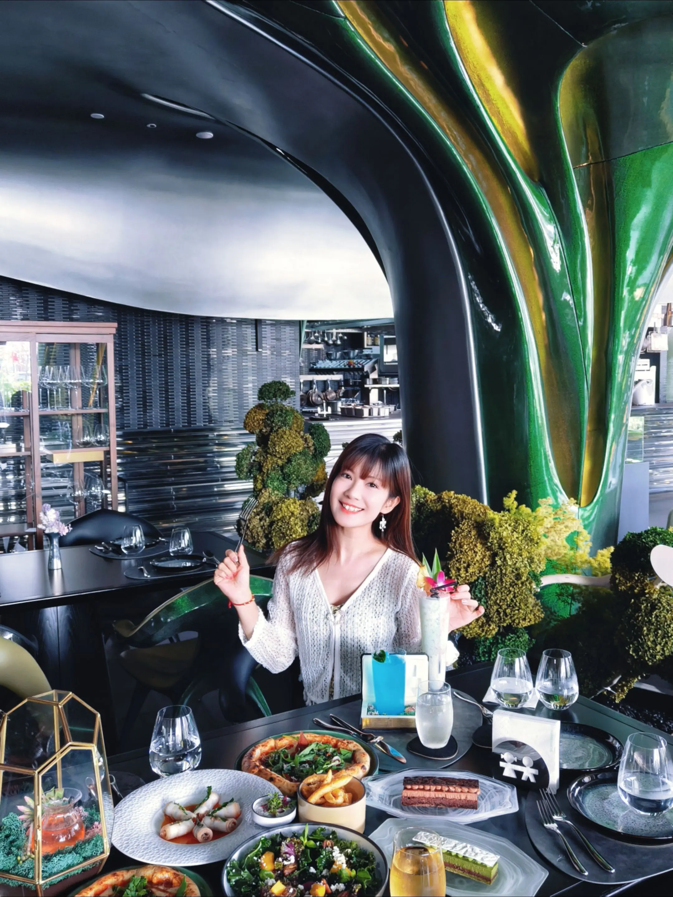 艺术馆里叹一回轻奢下午茶🍰🍵。走进大鹏鸟的大门我瞬间腿软！太有艺术...