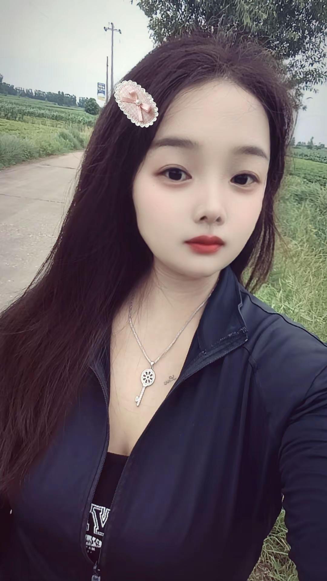 一个人穿衣服的颜色，往往藏着他的性格，心眼儿不够大的人，撑不起一身绿；杂念太多的