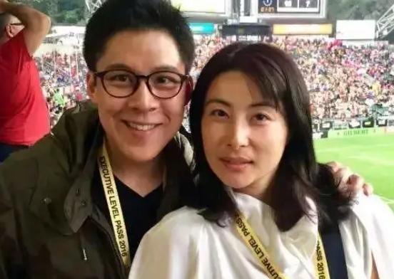 [微风]郭晶晶结婚时，父母退回了价值3亿的四合院，还有1000多万的彩礼，结婚当