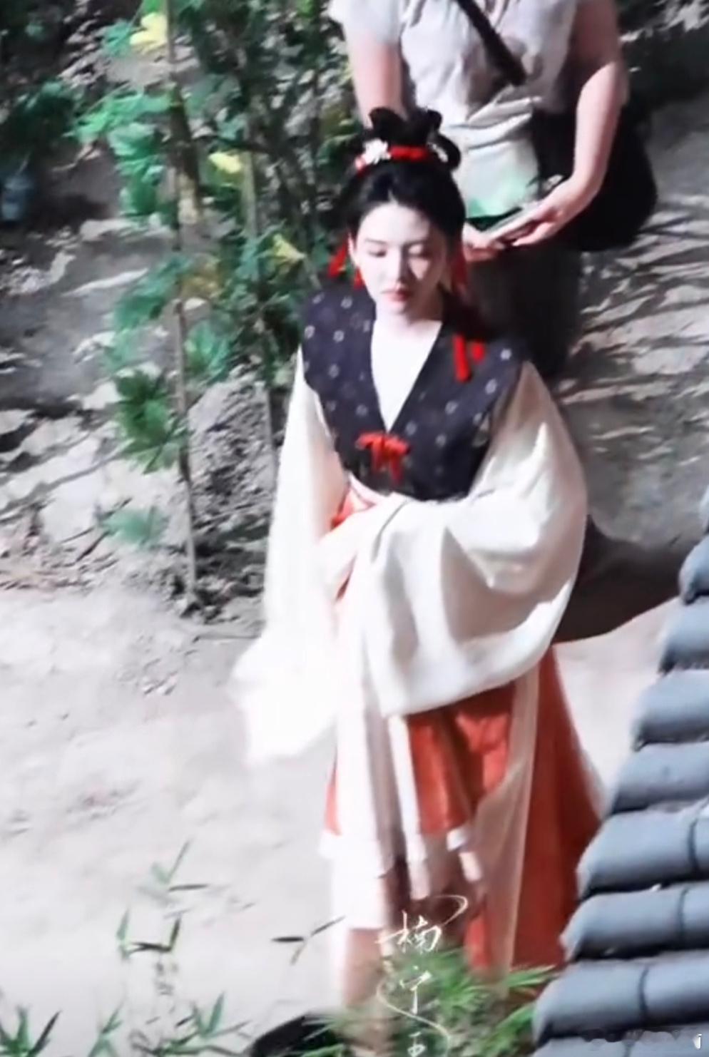 章若楠《春日宴》白珠玑路透，妥妥的灵动少女！[打call] ​​​