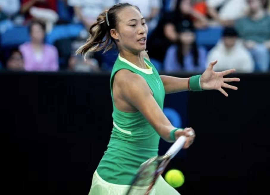 法国网球公开赛首轮比赛，随着郑钦文2：0大比分战胜科内，暴露了三个事实：
1、这