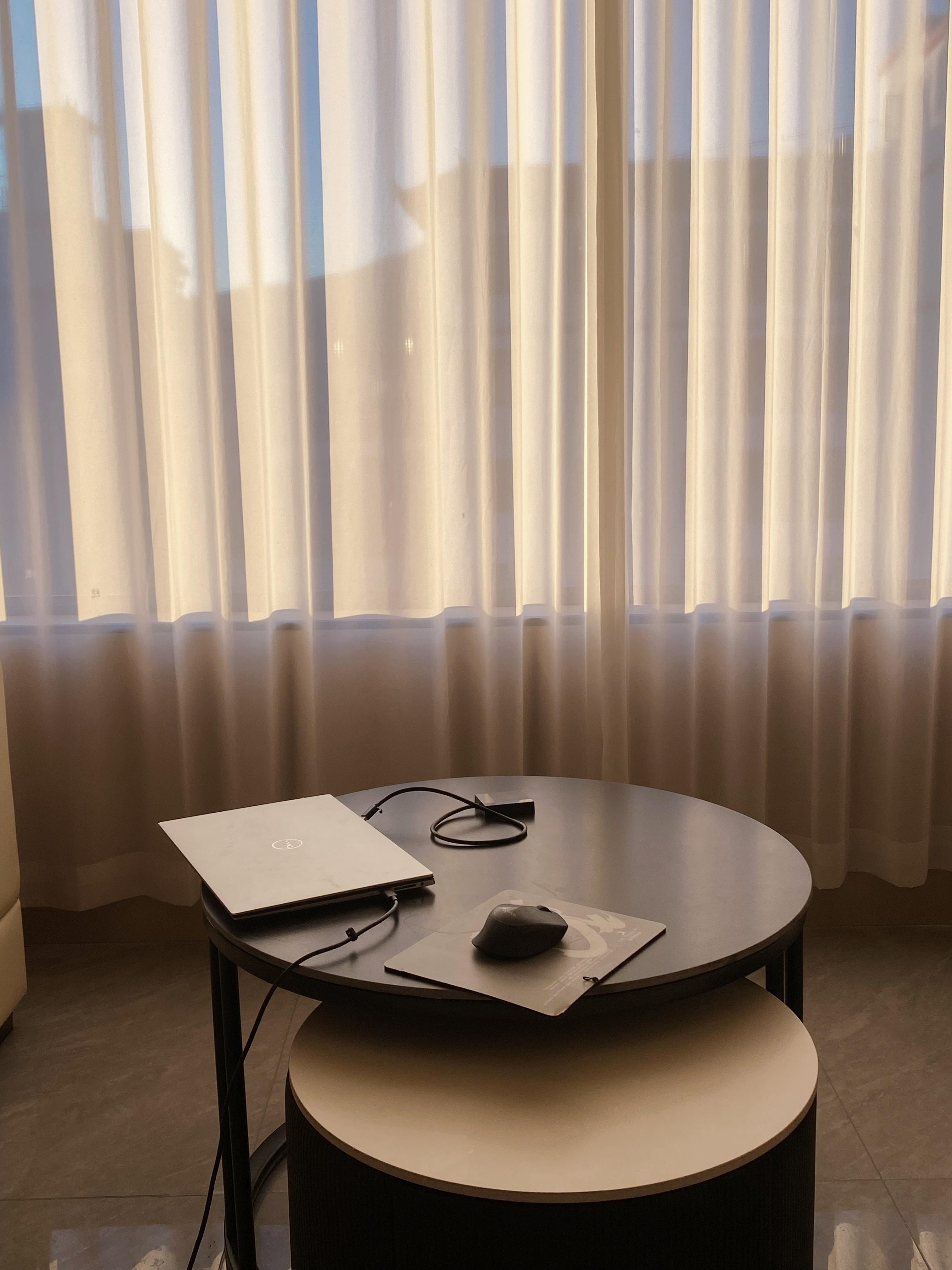 好喜欢丽江的阳光鸭～洗把脸的功夫，3分钟，整个房间被朝霞洒满了今天的好运也是要分