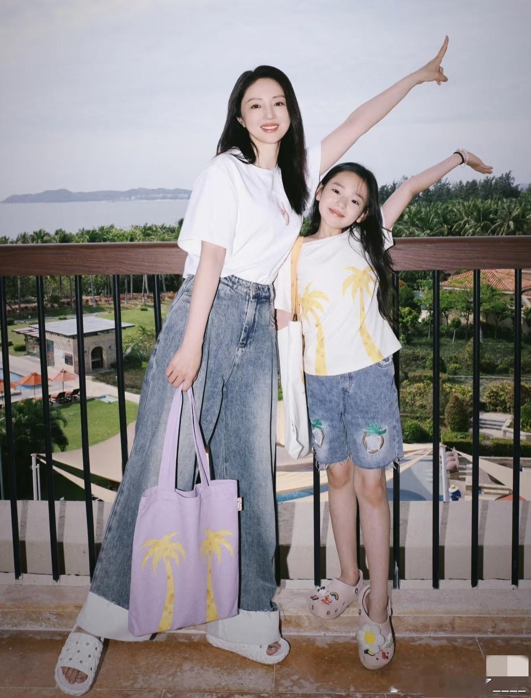 董璇张维伊版“家有儿女”正在热播董璇的爱太拿得出手了！在《姐姐当家》综艺最新一期