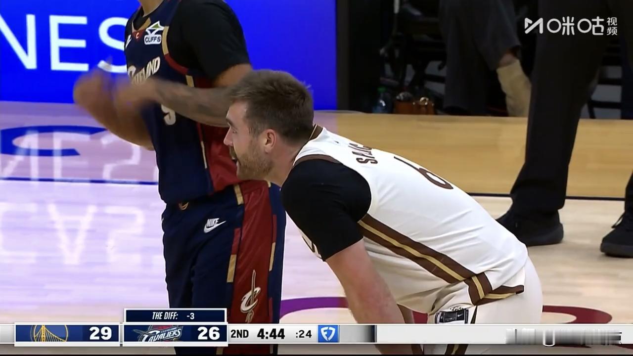 勇士队第四节最后五分钟险些再次崩盘，三阵勇士队99-97险胜骑士队，斯潘塞勇士队