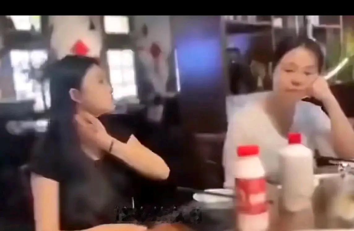 小伙相亲遇奇葩，饭后问女方印象，竟被直言“又黑又丑”！更戏剧的是，小伙一句话让相