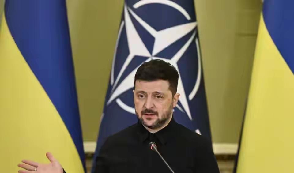 西方催乌克兰大选？泽连斯基直接亮底线：停火安全保障缺一不可