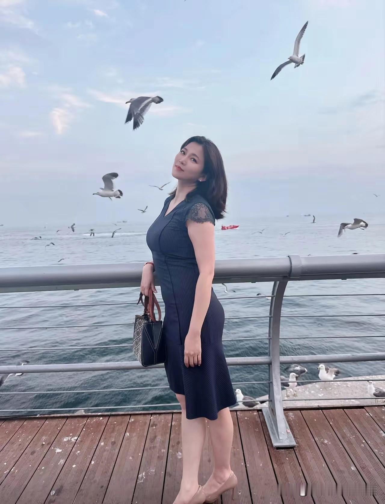 我就不明白一件事
为什么女人的闺蜜就喜欢去搞别人的老公
单身的闺蜜可以理解
但是