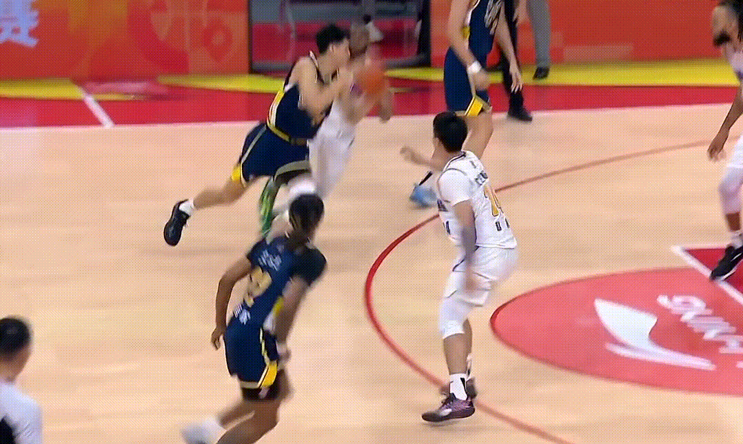 崔永熙强势回归，攻防全在线，广东锋线真核终于归位崔永熙大伤复出之后，状态一场比一