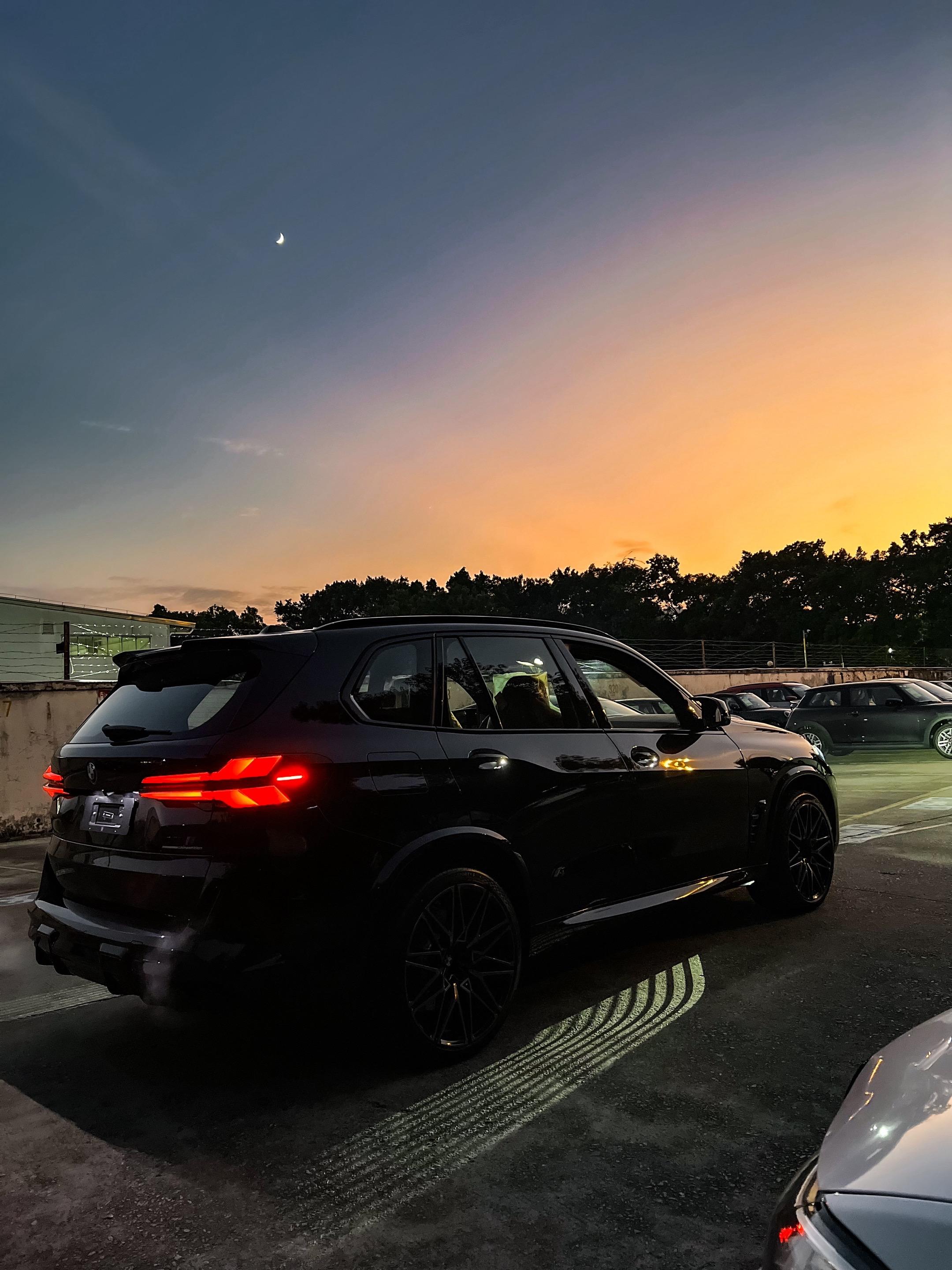 夕阳下的黑武士X5M.