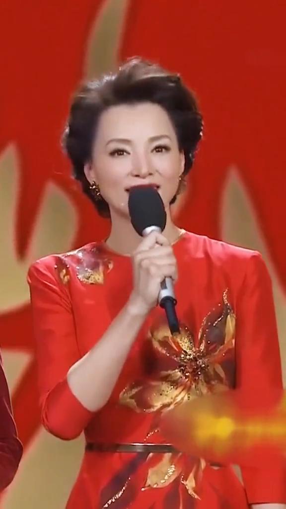 春节是全球华人的节日，对于身在海外的游子们来说，走得再远，走得再久，也走不出在春