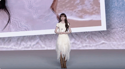 田曦薇的6万张照片藏着星光Live 听田曦薇讲述拍照心得格外治愈，六万张照片是她