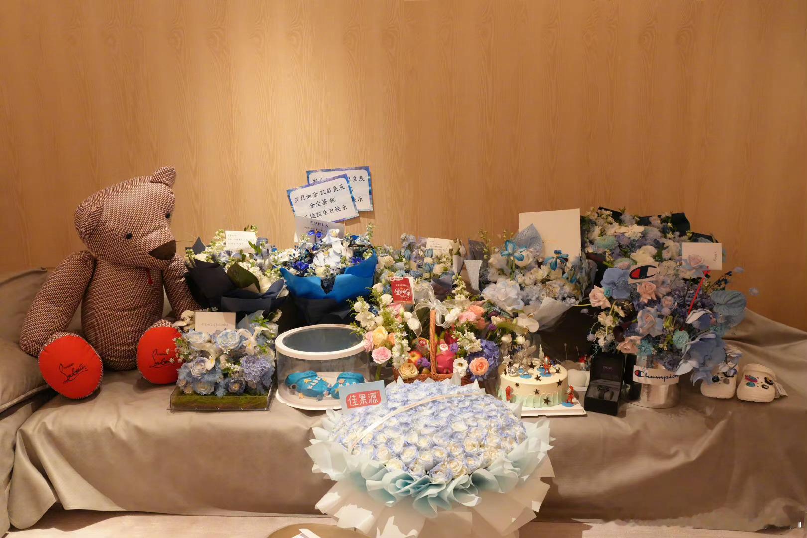 祝凯凯每天都开心快乐，心想事成！[太开心]#王俊凯晒生日礼物# ​​​