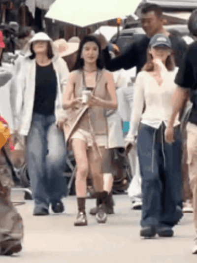 卢昱晓和团队里没有人觉得她走路的仪态很难看吗？ ​​​