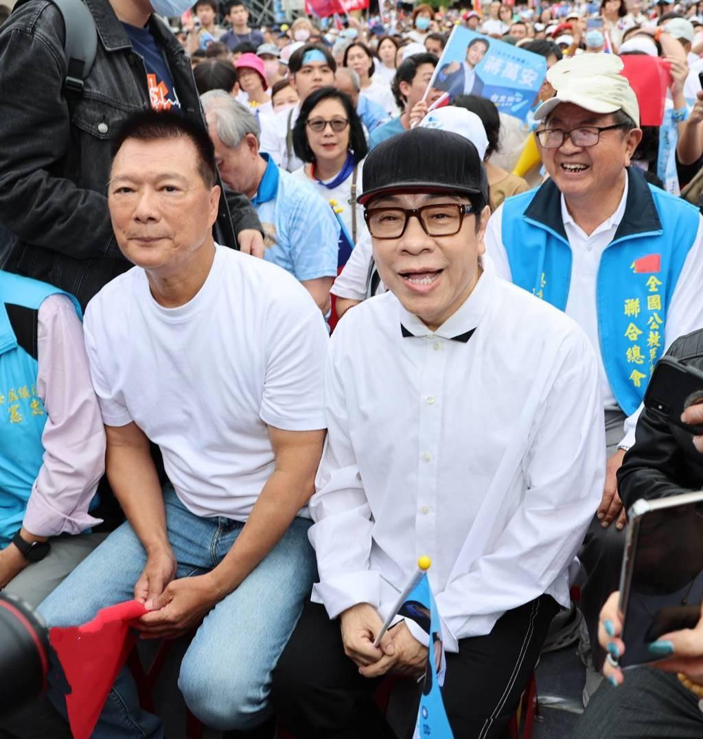 蔡康永现身竞总成立大会 蒋万安曝光关键牵线人
主持人蔡康永日前因出席民进党台北市