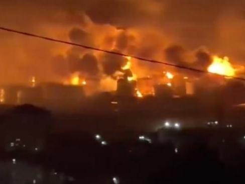 俄罗斯遭遇大规模袭击！
 4月20日，俄罗斯境内遭到大规模袭击，乌克兰方面出动大